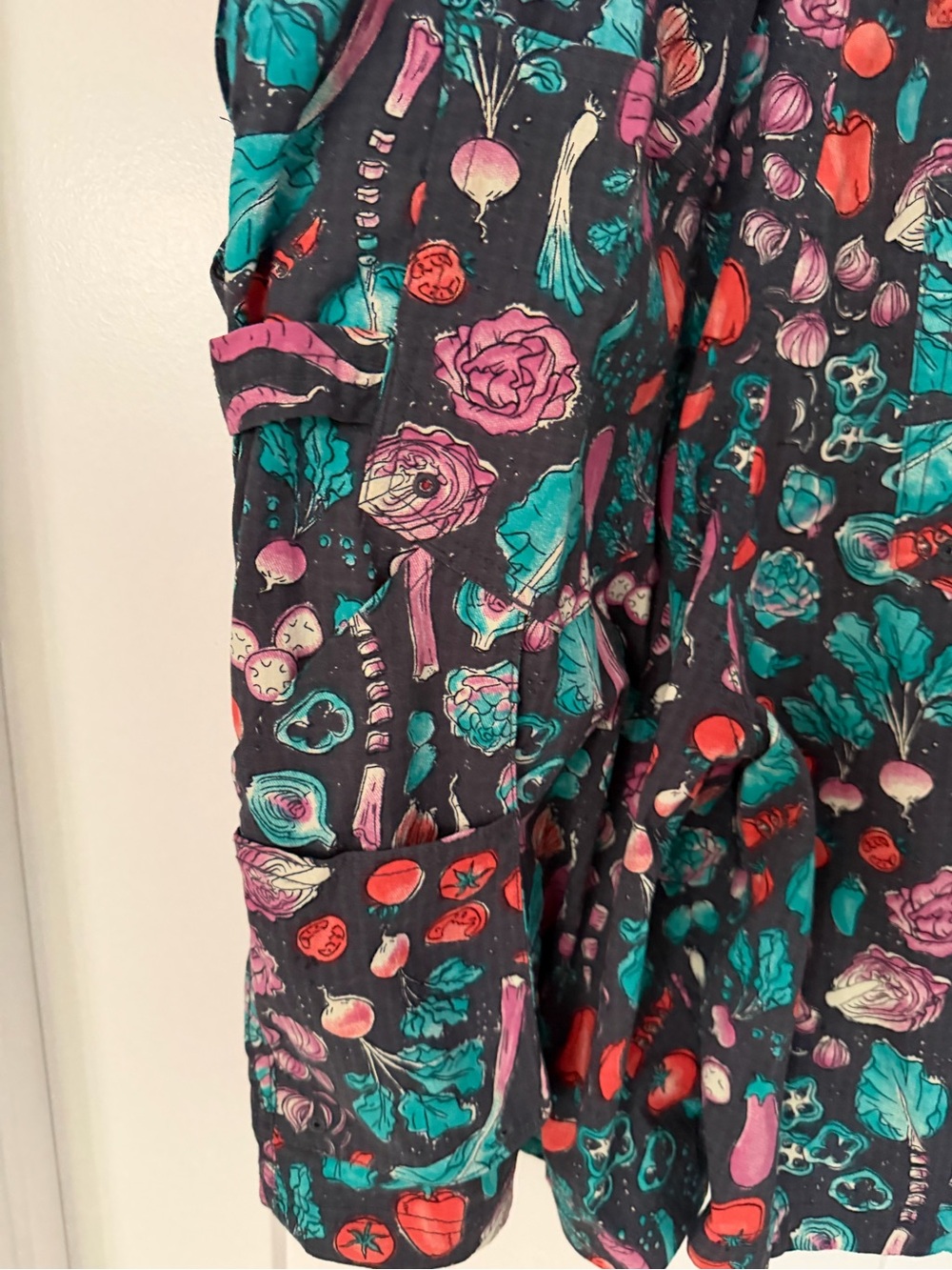 Duluth Trading Co Black Short Overalls 🩳 with Teal, Red & Pink Vegetable Print - Picture 7 of 7